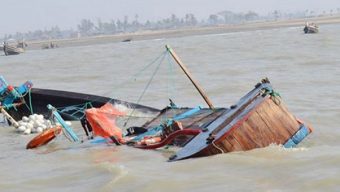 Trawler sinks while fishing in Charfassan, 7 fishermen missing