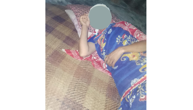 A mother with two children was severely beaten by the opponents in Kanaighat