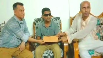 Alal, who lost an eye after being shot in Sylhet, was given a donation by the Spain South Volunteer Group