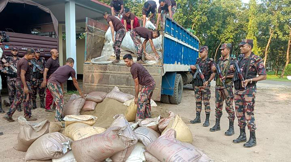 300 sacks of Indian sugar were seized from a truck filled with sand from the Sylhet-Tamabil road