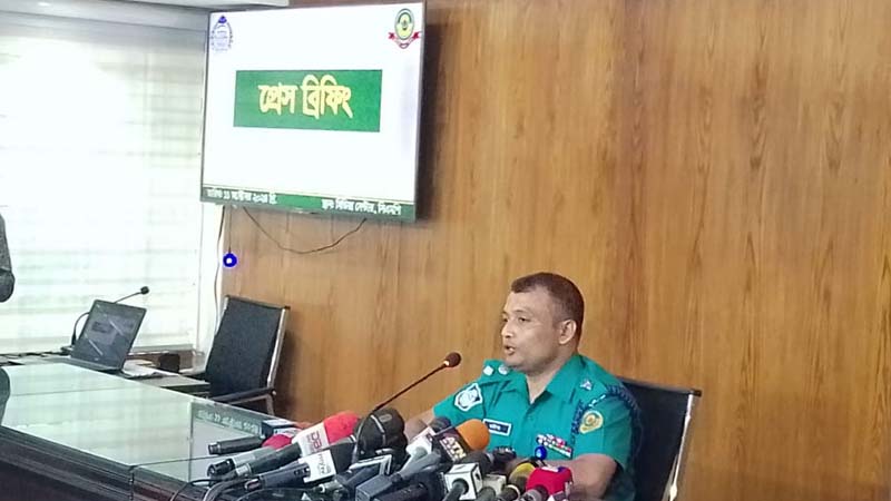 The artists went to the mandap on the invitation of a leader of the puja celebration committee: the police