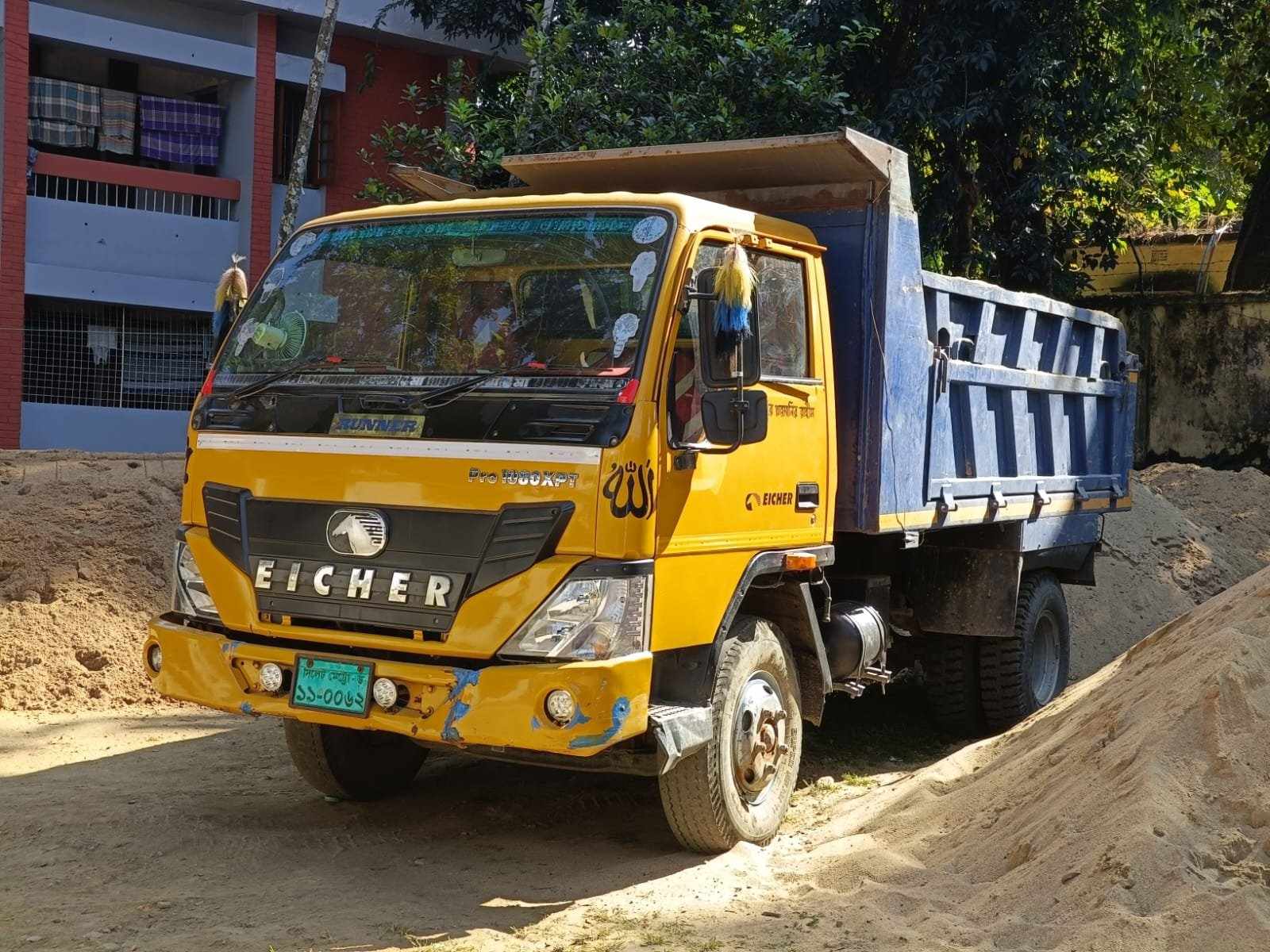 Task force raids Sari River late at night, seizes truck loaded with sand