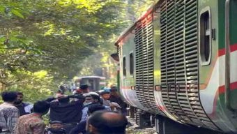 5 coaches separated after clip breaks in Lawachhara, intercity Paharika stuck for half an hour