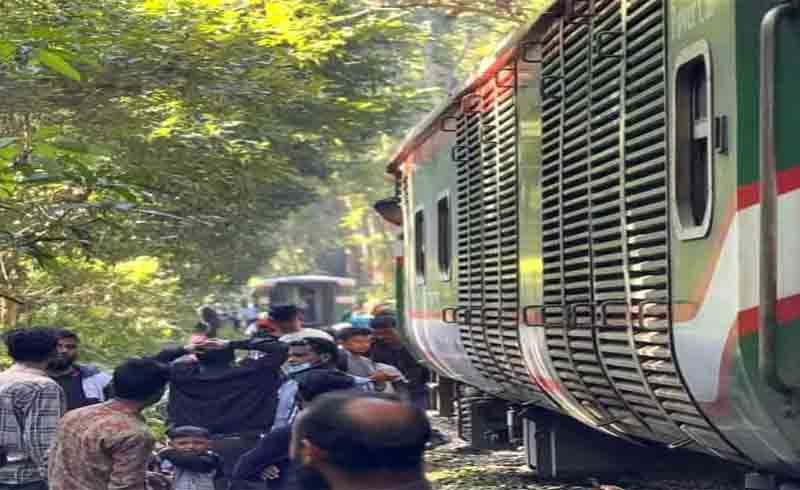 5 coaches separated after clip breaks in Lawachhara, intercity Paharika stuck for half an hour