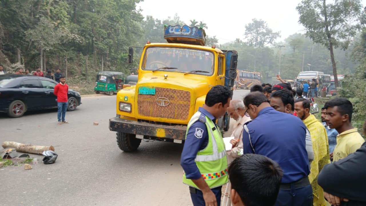 Motorcyclist killed after being hit by bus on Sylhet-Tamabil highway