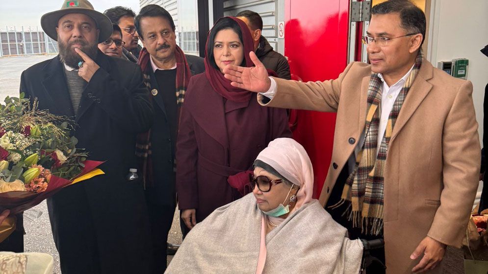 Khaleda Zia admitted to London clinic after arriving in UK