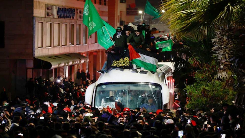 4 Israeli soldiers released in exchange for 200 Palestinian prisoners