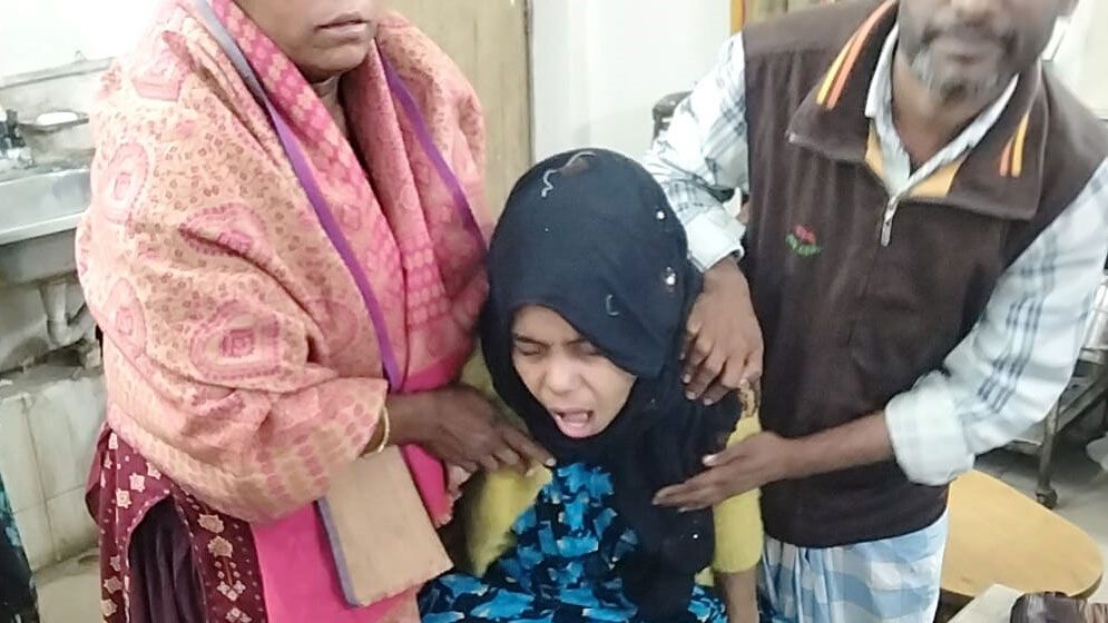 Hundreds of garment factory workers fall ill after eating tiffin