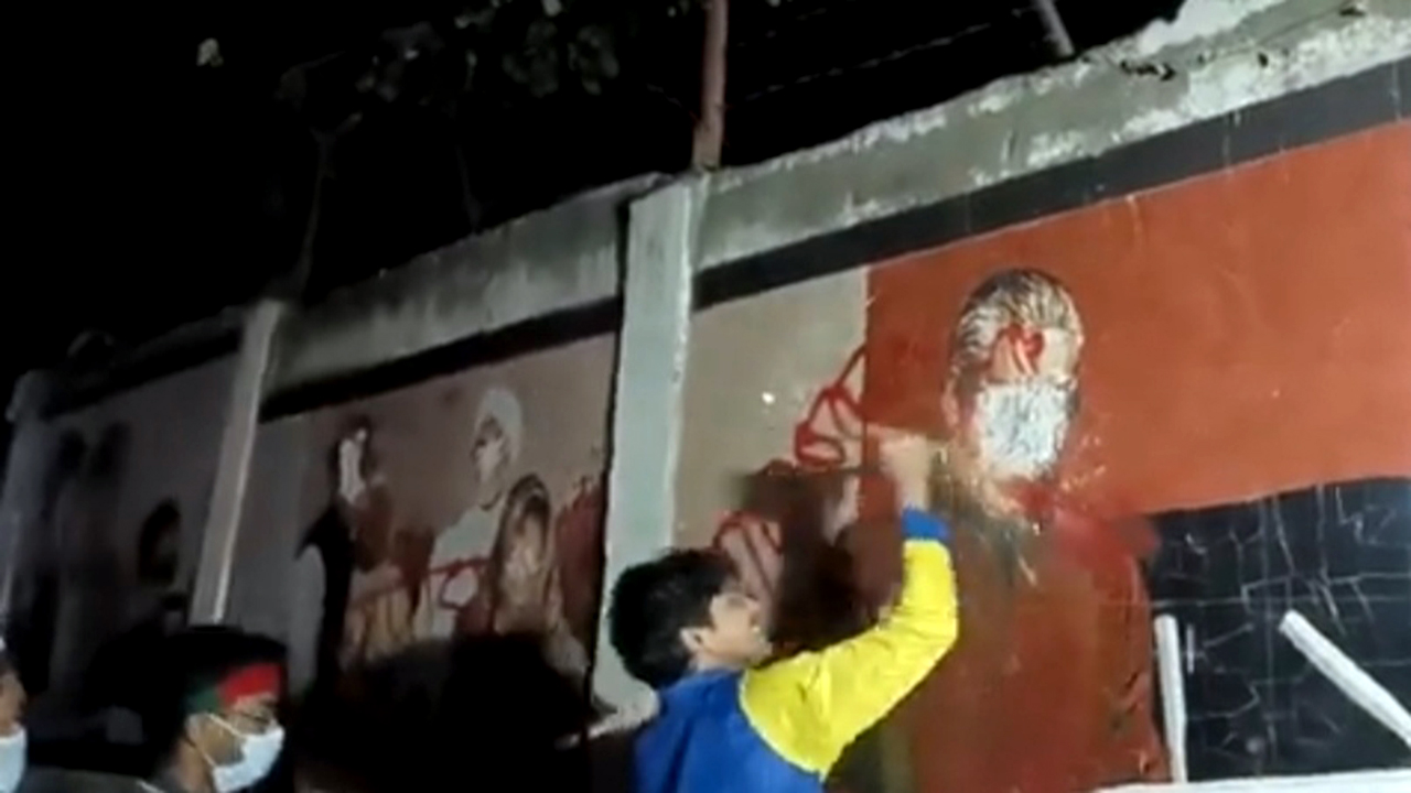 Murals of Sheikh Mujibur Rahman vandalized in Chittagong and Rangpur