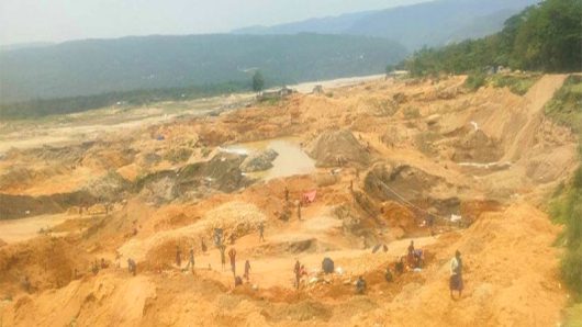 Illegal stone extraction festival underway at Jhumpar in Jaflong!