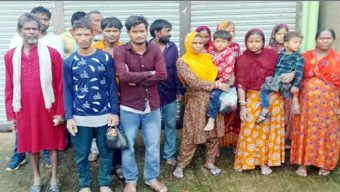 BSF pushes 60 Bangladeshis at the border