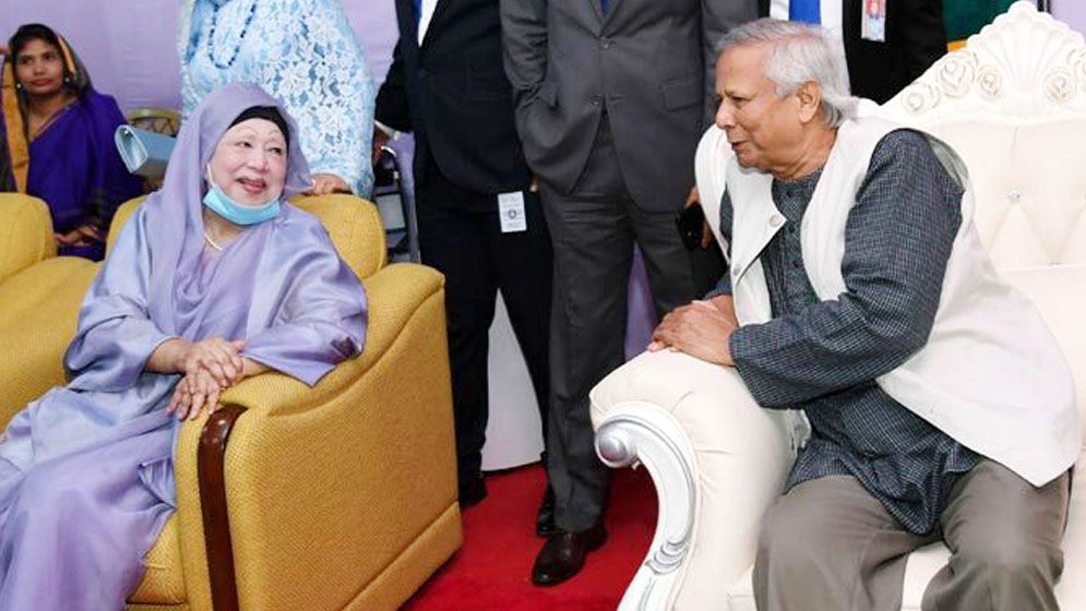 Dr. Muhammad Yunus presents bouquet of flowers on Khaleda Zia’s birthday