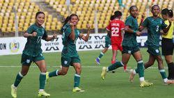 Bangladesh beats Nepal 2-1 in dramatic fashion to reach SAFF Women’s Championship final